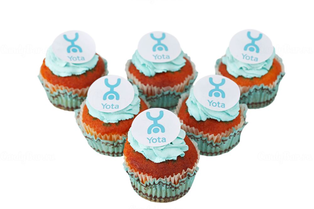 Корпоративные подарки от Yota - десерты и упаковка с логотипом