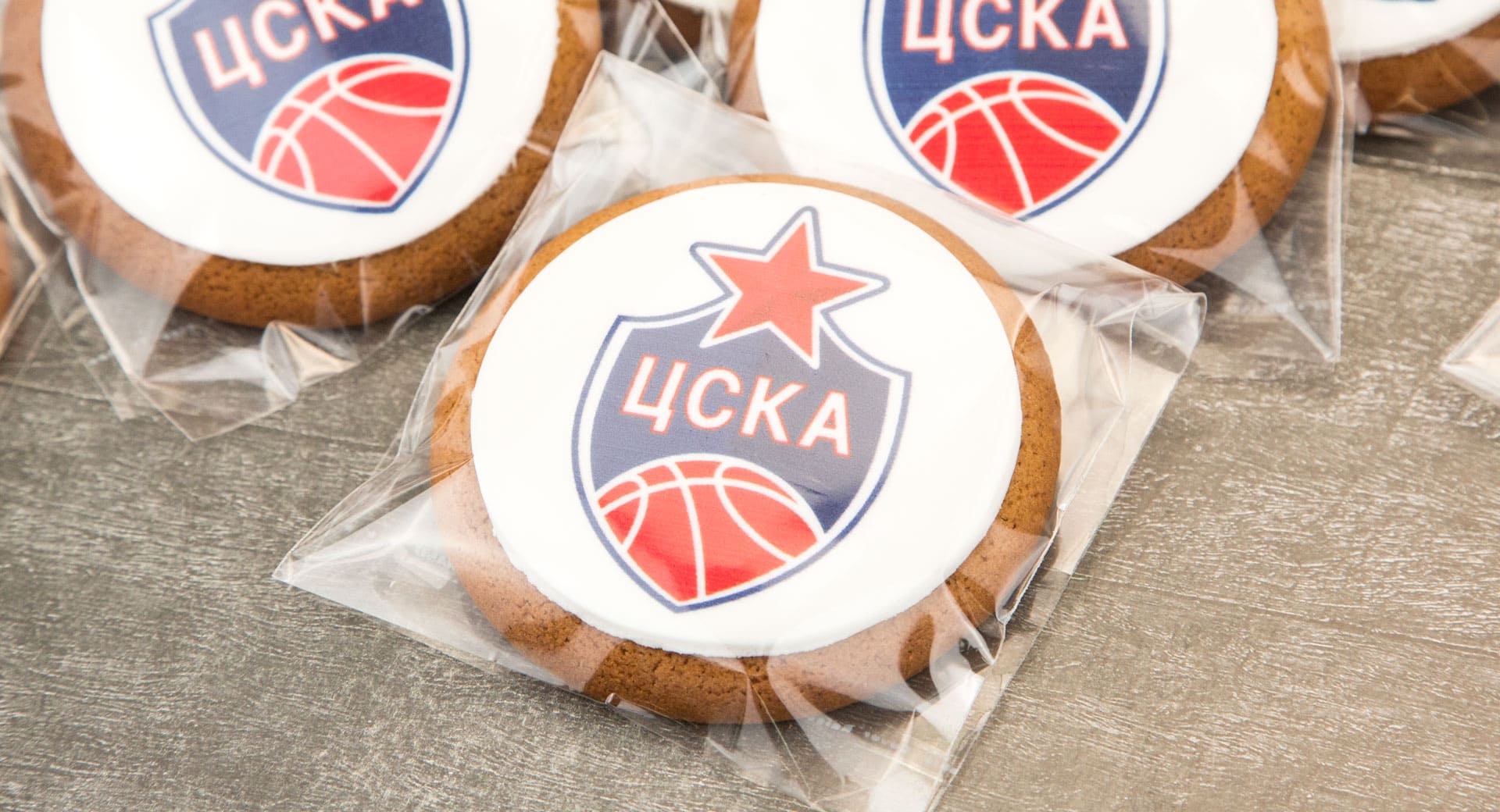 Брендированные подарки - пряники с логотипом ЦСКА
