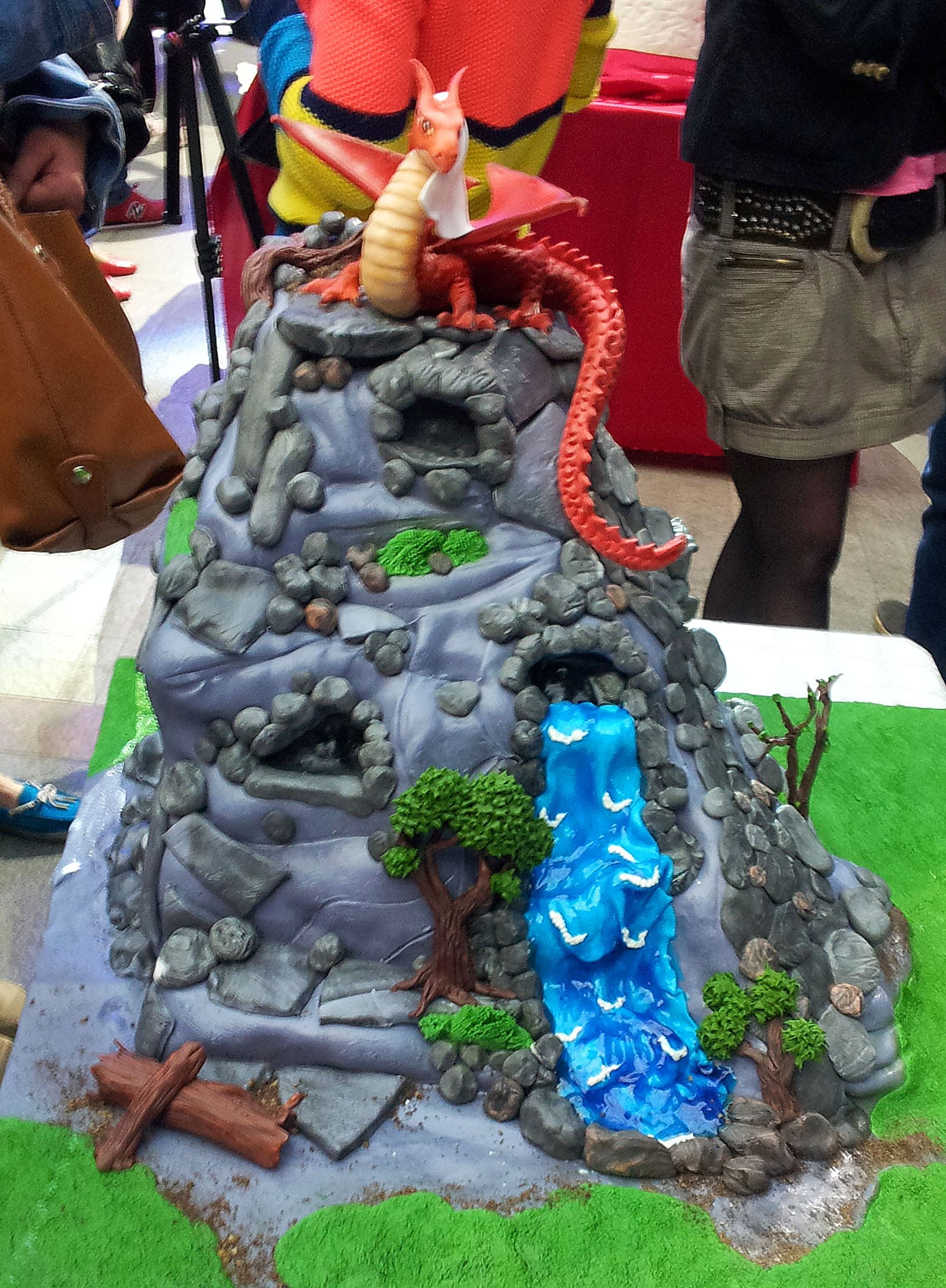 Торт "Драконья гора" для детского праздника