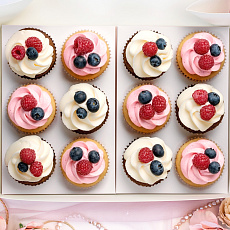 Капкейки со свежими ягодами 12 шт