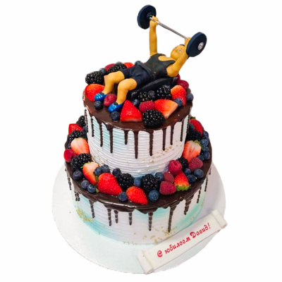 Торт с ягодами на День рождения мужчины